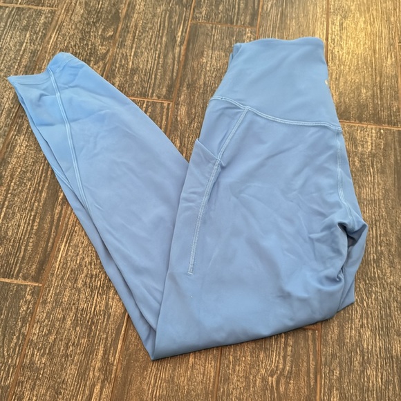 Lululemon align with pockets - Picture 3 of 4